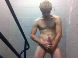 stairway wank-full vid @ localamateursextube dot com